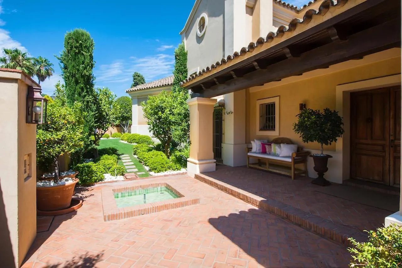 Villa Casasola 에스테포나 0*,